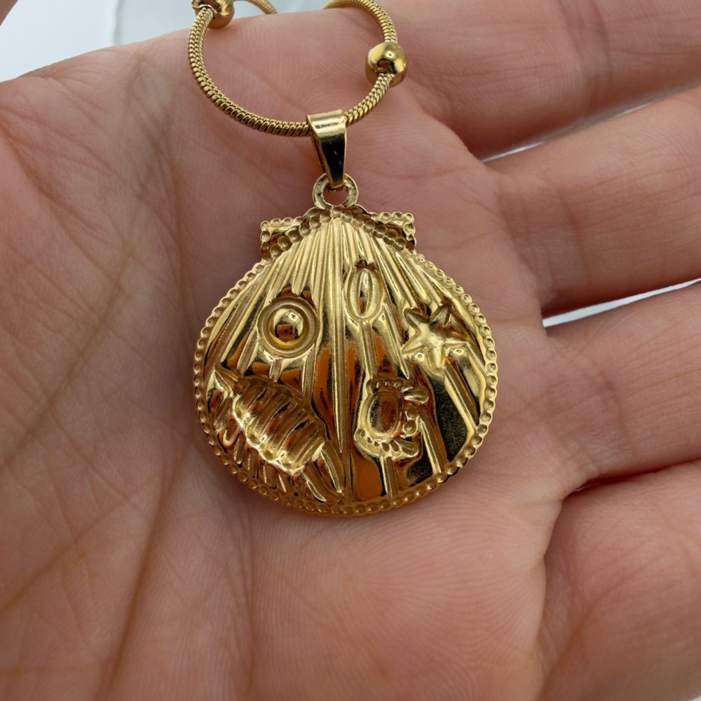 Gold and Blue Shell Pendant Necklace - Picture 7 of 9